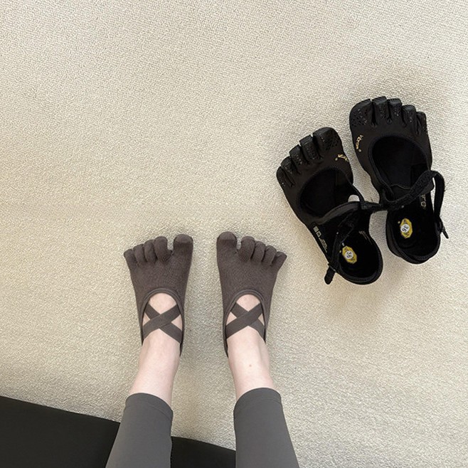 Yoga Mat - Women's Criss-Cross Strappy Five-Toe Yoga Socks